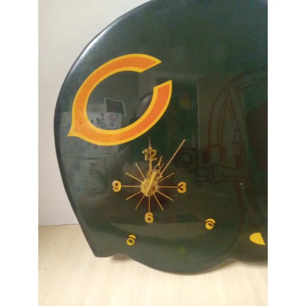 Vintage Chicago Bears Helmet Shaped Clock.‎ Battery Operated.